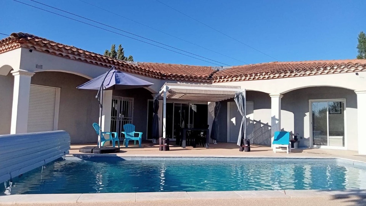 Jonquieres-Saint-Vincent Villa | Between Provence and Camargue