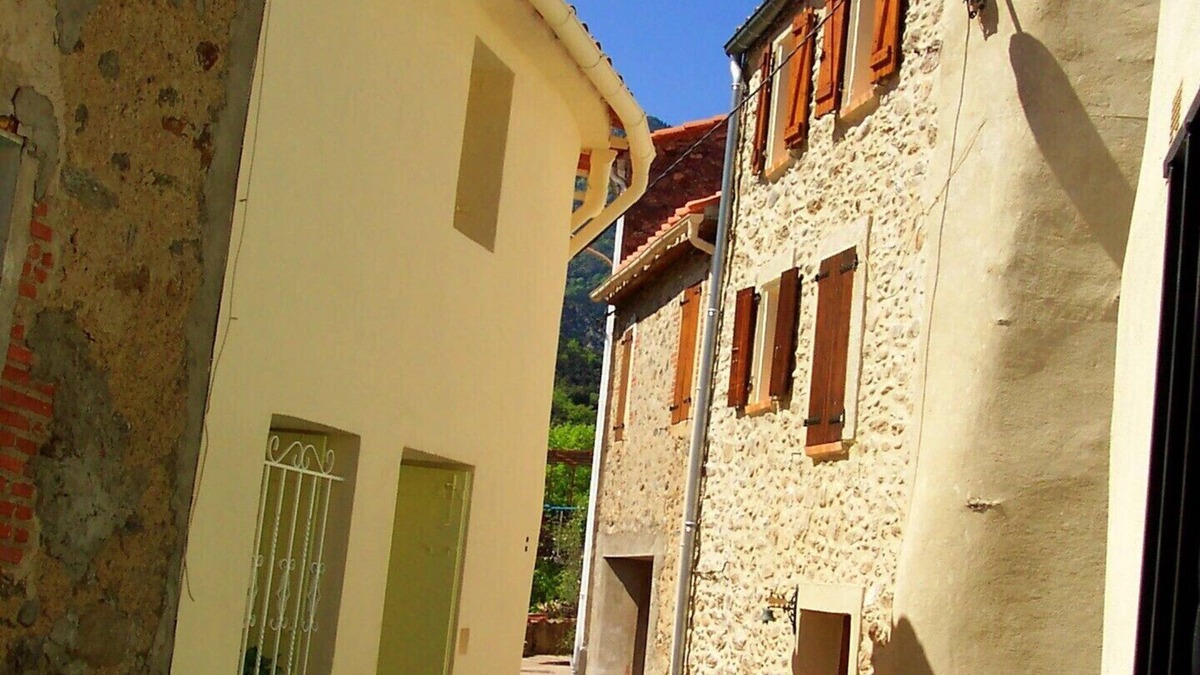 Estoher Cottage | Betwee sea and ski: a romantic village house with view on gardens and mountains