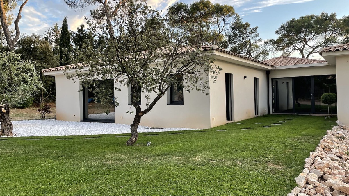 Le Tholonet Apartment | Between Aix and the Sainte Victoire