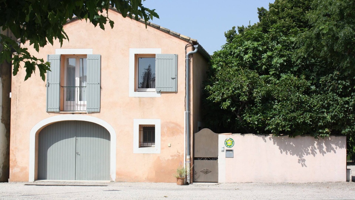 Gard Rhodanien Cottage | Between Avignon and Nîmes, in a village on the banks of the Rhône .