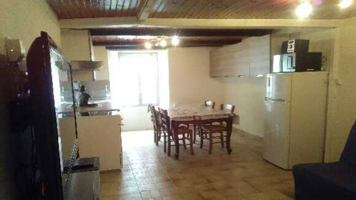 Langogne House | BETWEEN CITY AND LAKE CLOSE TO ALL CONVENIENCES