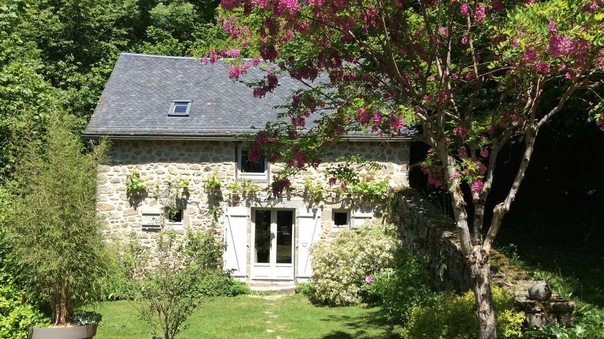 Saint-Julien-pres-Bort House | Between lakes and forests, the Ardoisette charming cottage *** in a 1 ha property