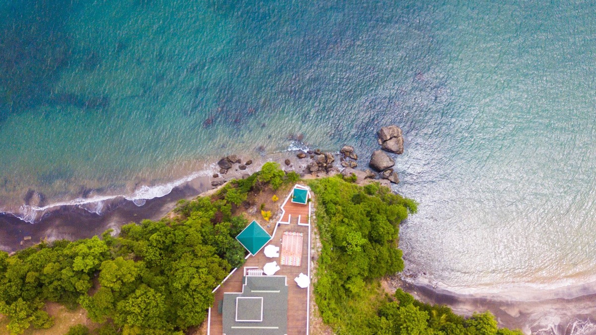 Piaye Villa | Between heaven and sea the Three Palms Beach Villa