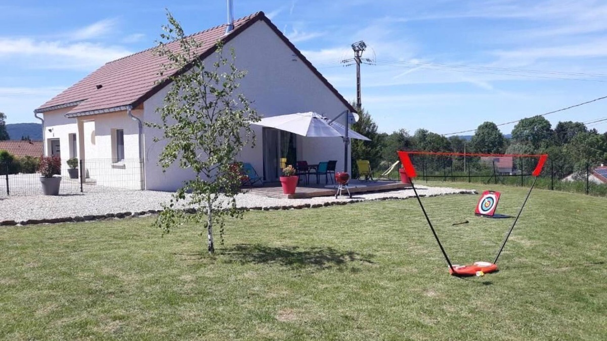 Baresia-sur-l'Ain House | BETWEEN LAKES AND MOUNTAINS - DETACHED HOUSE AIR-CONDITIONED 3-BEDROOM WITH ENCLOSED GROUNDS