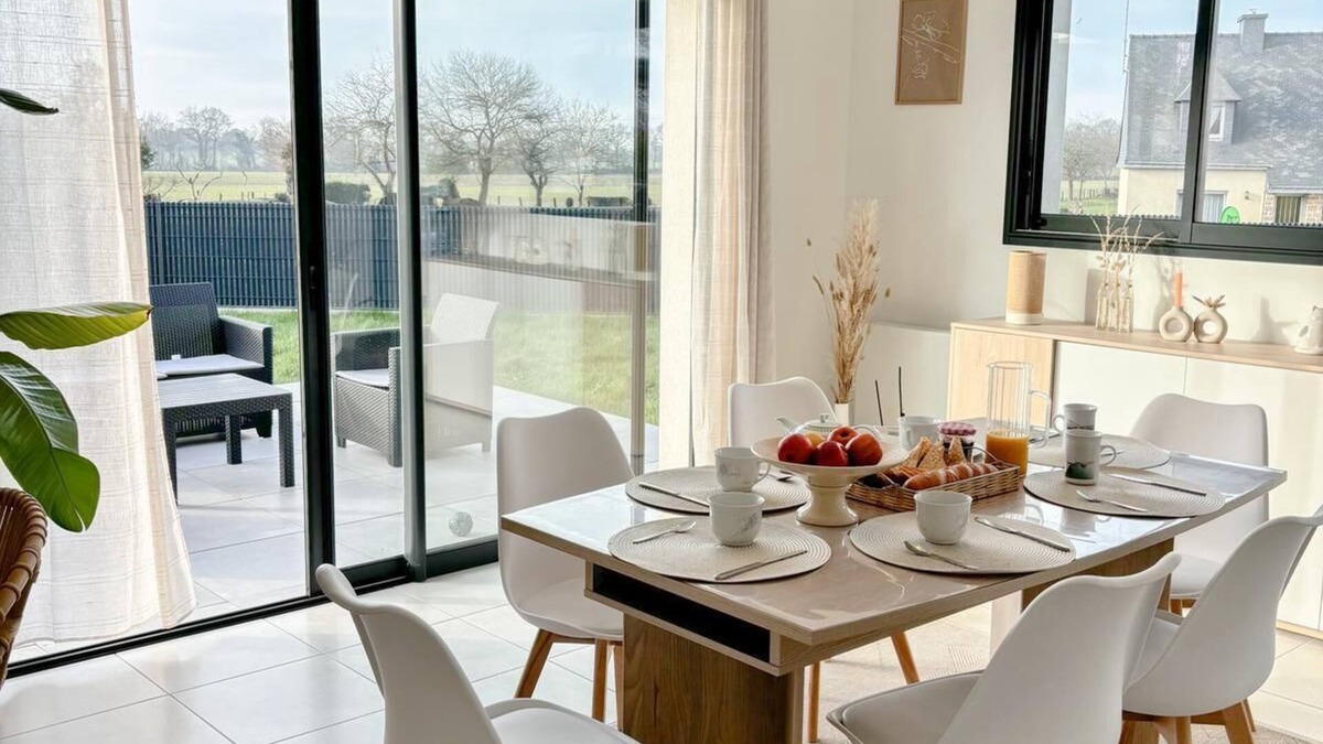 Sulniac House | Between land and sea