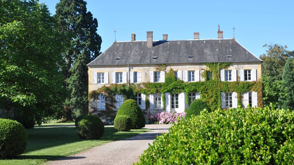 Nolay House | Between Loire and Morvan, the discreet charm of the Château de Prunevaux