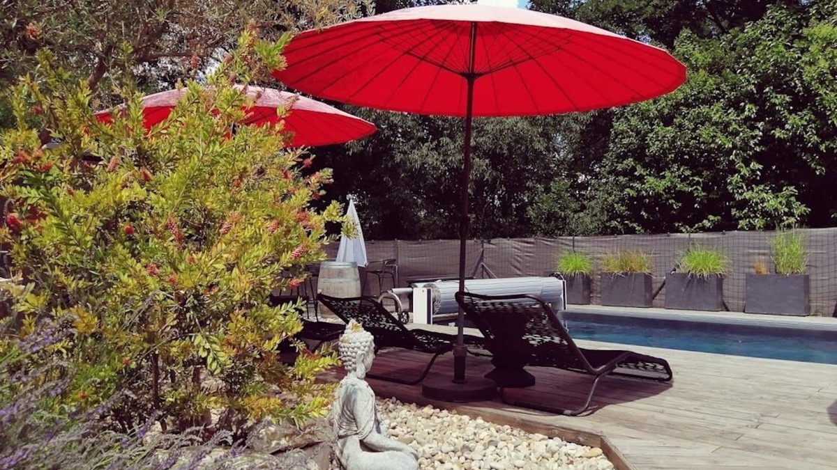 Saussines Condo | Between Nimes and Montpellier, lodging air-conditioned 4 pers. with a pool