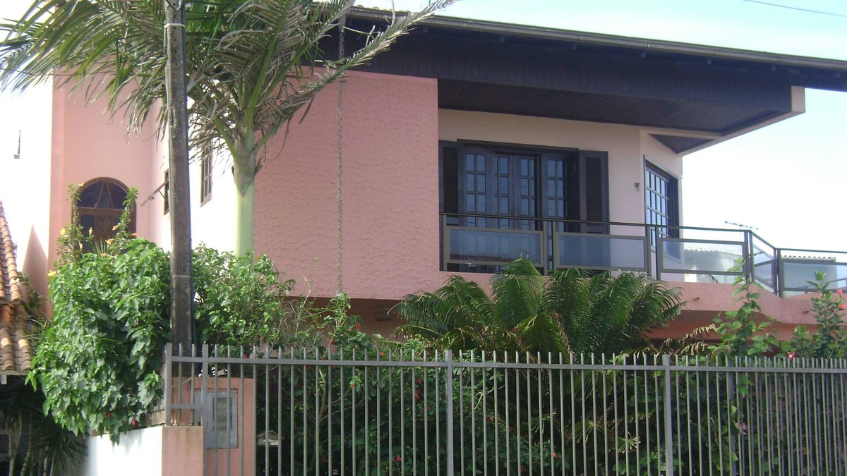 Enseada House | Between Prainha / Praia Grande: 100 m from the sea, with 4 bedrooms, air conditioning and wifi.