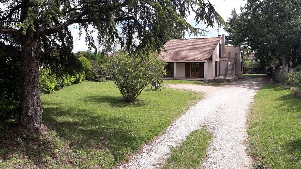 Quissac House | Between sea and Cevennes, shady villa 2 to 8 ft, 3 bdrms, near greenways