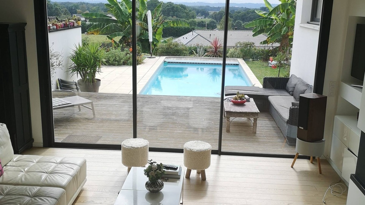 Buros House | BETWEEN SEA AND MOUNTAINS FACING THE PYRENEES WITH HEATED SWIMMING POOL
