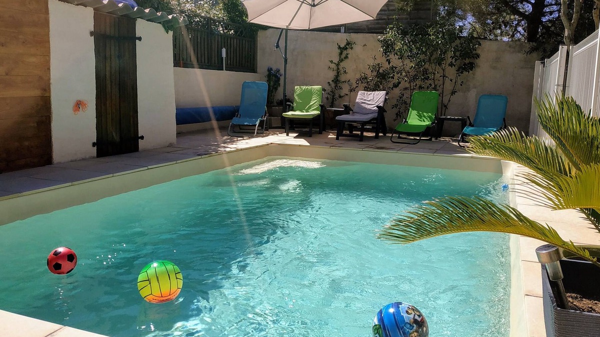 Cournonsec Villa | Between sea and scrubland, villa with garden and swimming pool