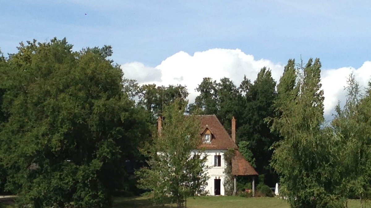 Gy-en-Sologne House | Between Sologne and Loire castles Charming property on the edge of its pond