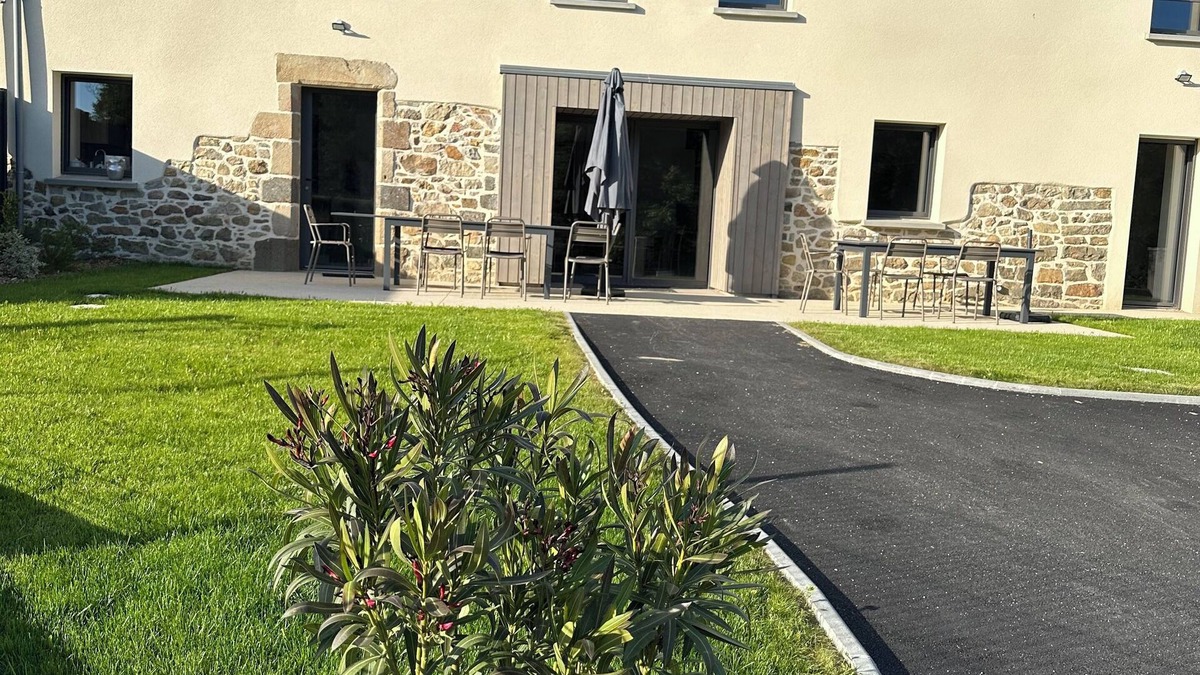 Irodouer House | Between St Malo and Rennes, large 12-bed house Chez Yvonne