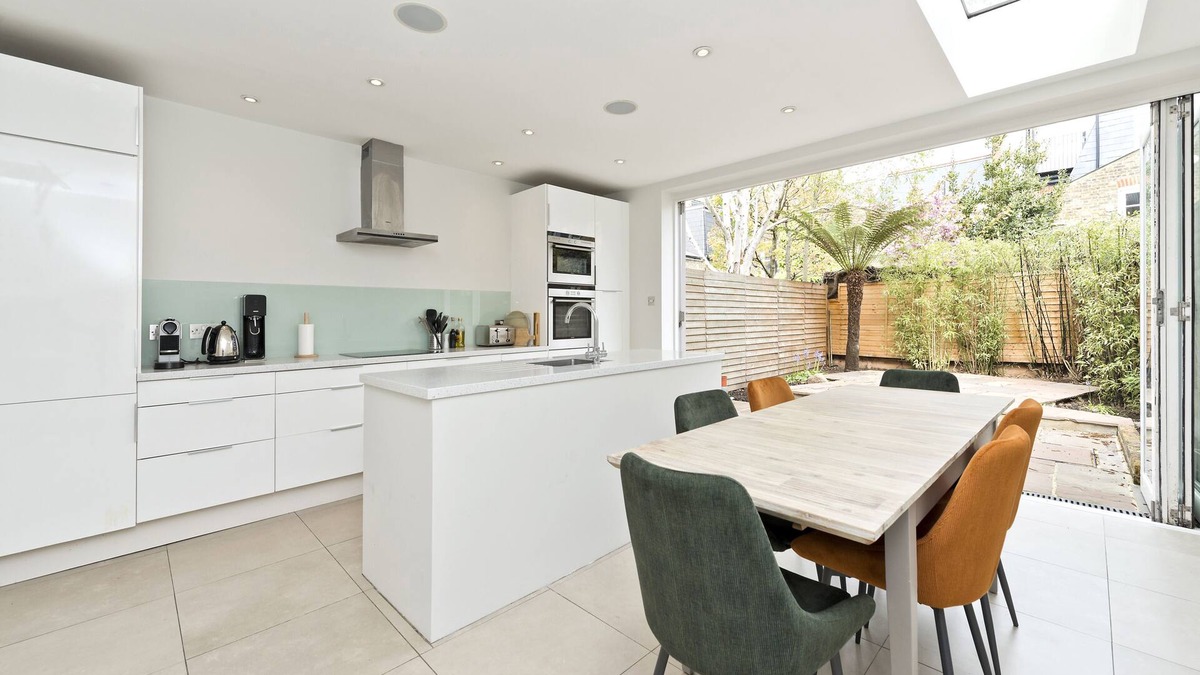 Northcote House | Between the Commons - Three Bedroom House, Sleeps 6