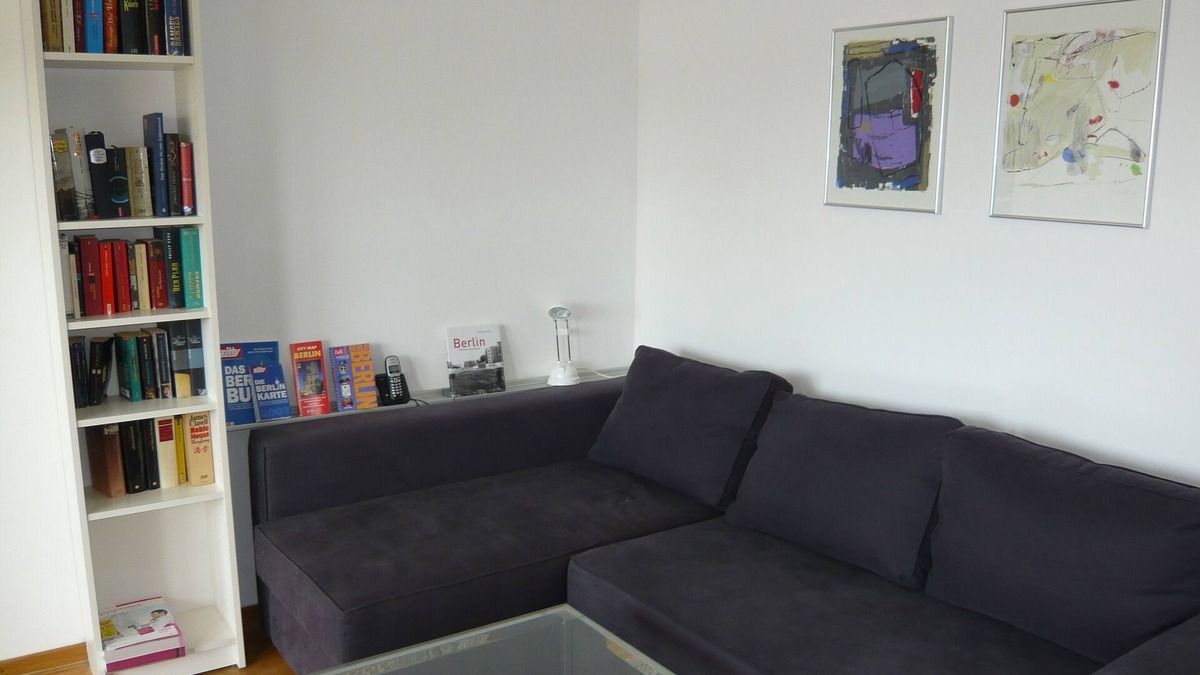 Charlottenburg Apartment | Between the opera and the palace, Luise apartment, subway and bus right next door
