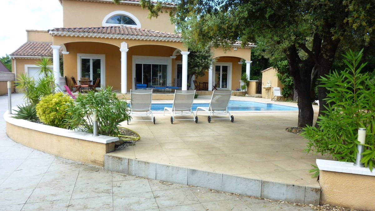 Rochefort-du-Gard Apartment | Between the Popes' Palace and the Pont du Gard