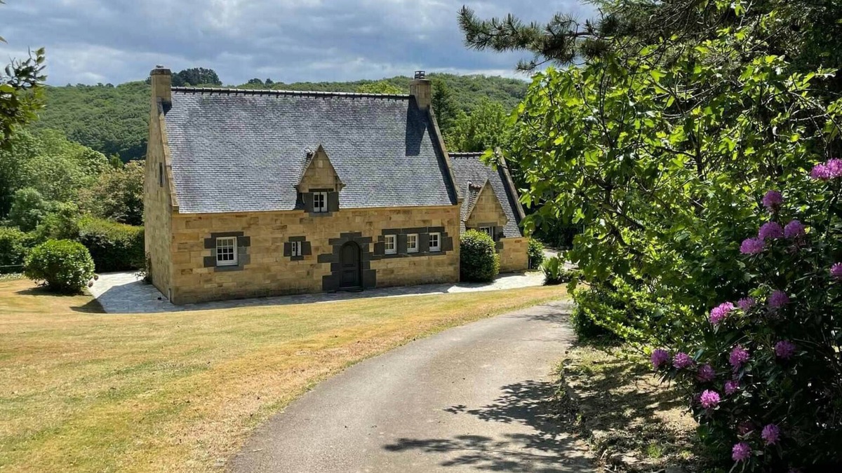 Logonna-Daoulas House | Between the sea and the countryside