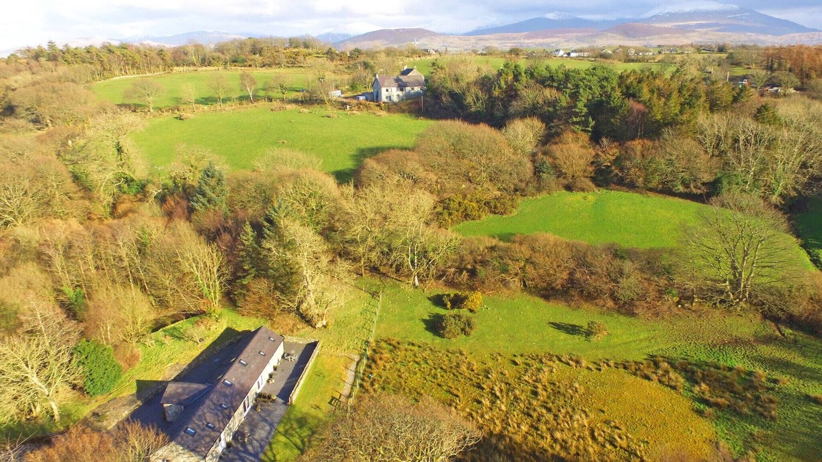 Brynrefail House | Beudy Menai - Two Bedroom House, Sleeps 4