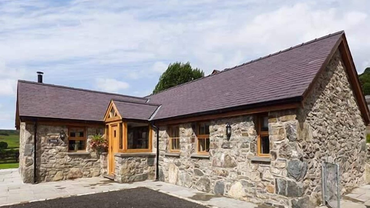 Cwmtirmynach Cottage | BEUDY, pet friendly, with open fire in Llangwm