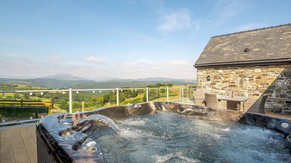 Gwynedd- Snowdonia House | Beudy'r Wennol - Three Bedroom House, Sleeps 6