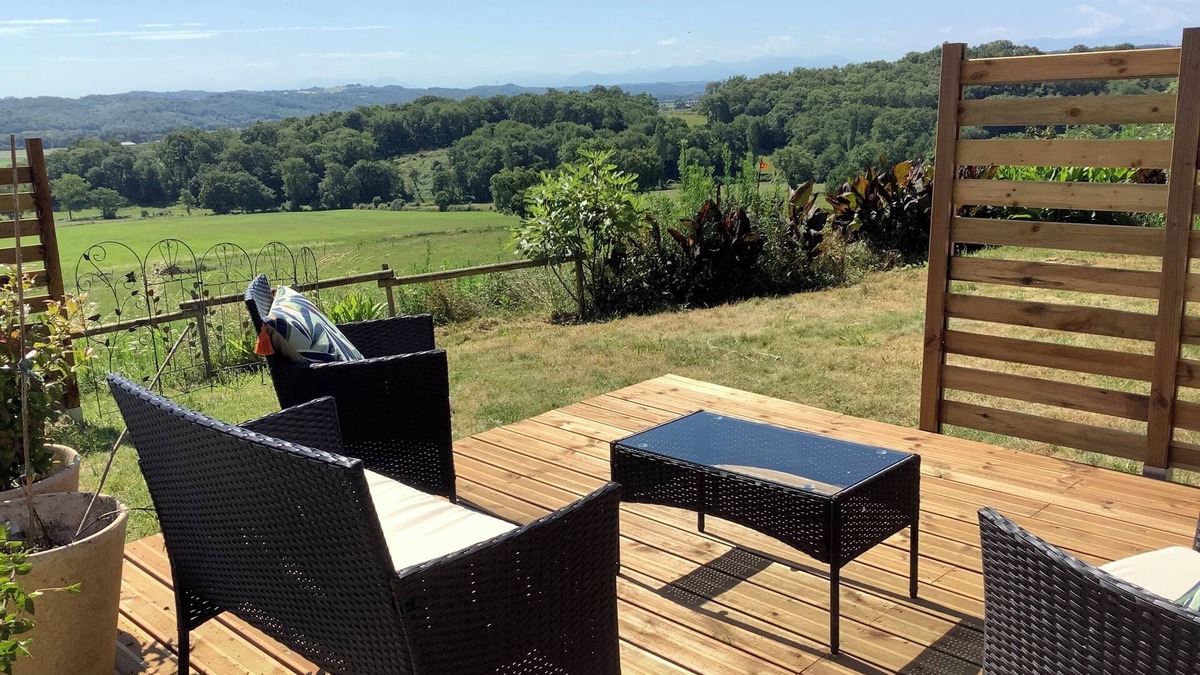 Estampes House | Beutiful home with terrace and private salon garden in the Gers. nnnn