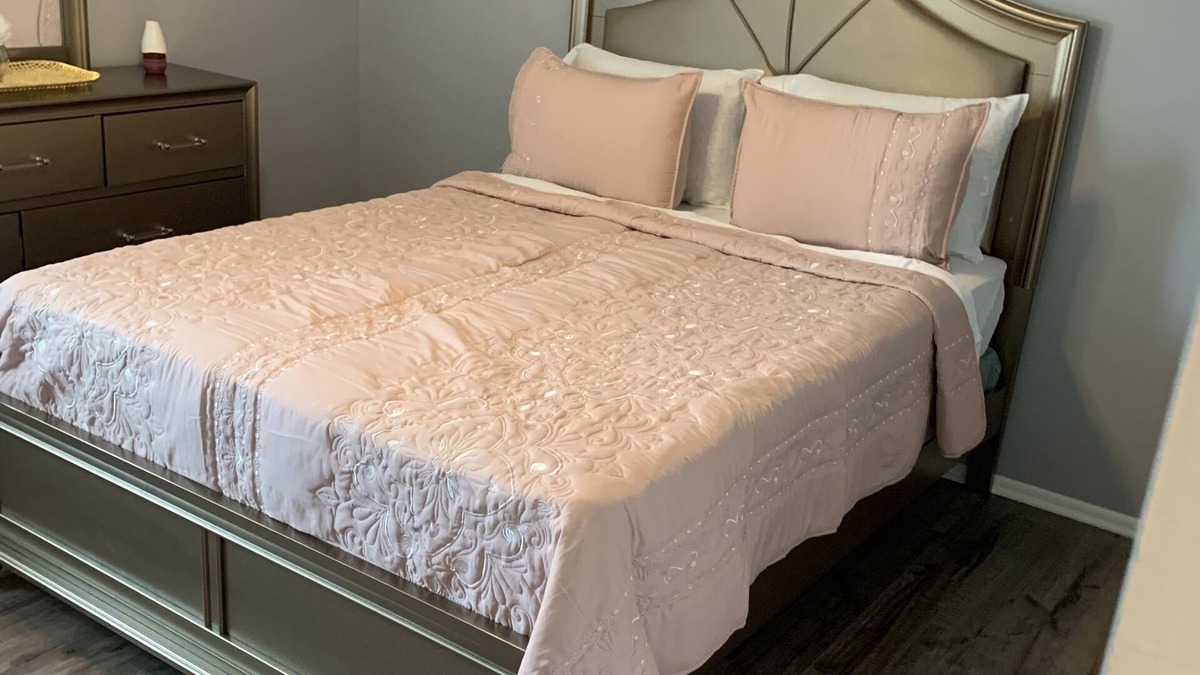 Wayne Condo | Beutifull furniture condo less than a mile from king of Prussia mall
