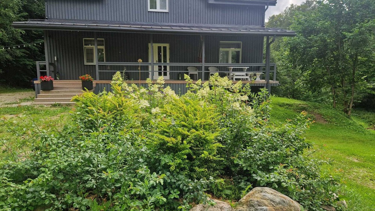 Skangali Villa | Beverina Secret -Valmiera riverside retreat - hidden gem with sauna and hot tub