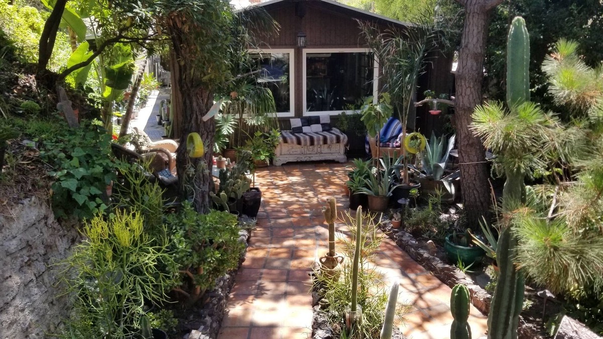 Bel Air Apartment | beverly glen canyon retreat