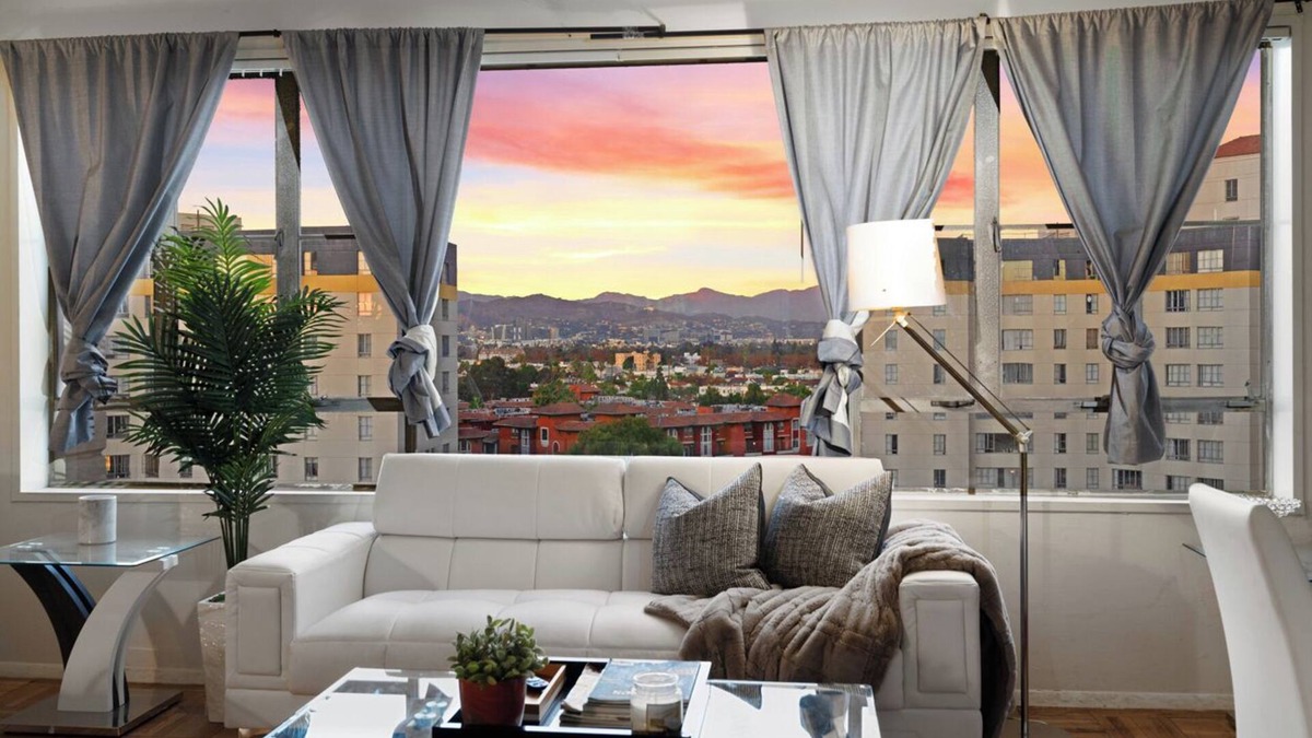 Commerce Apartment | BevHills/West Hollywood/2bd2th/3beds inc King