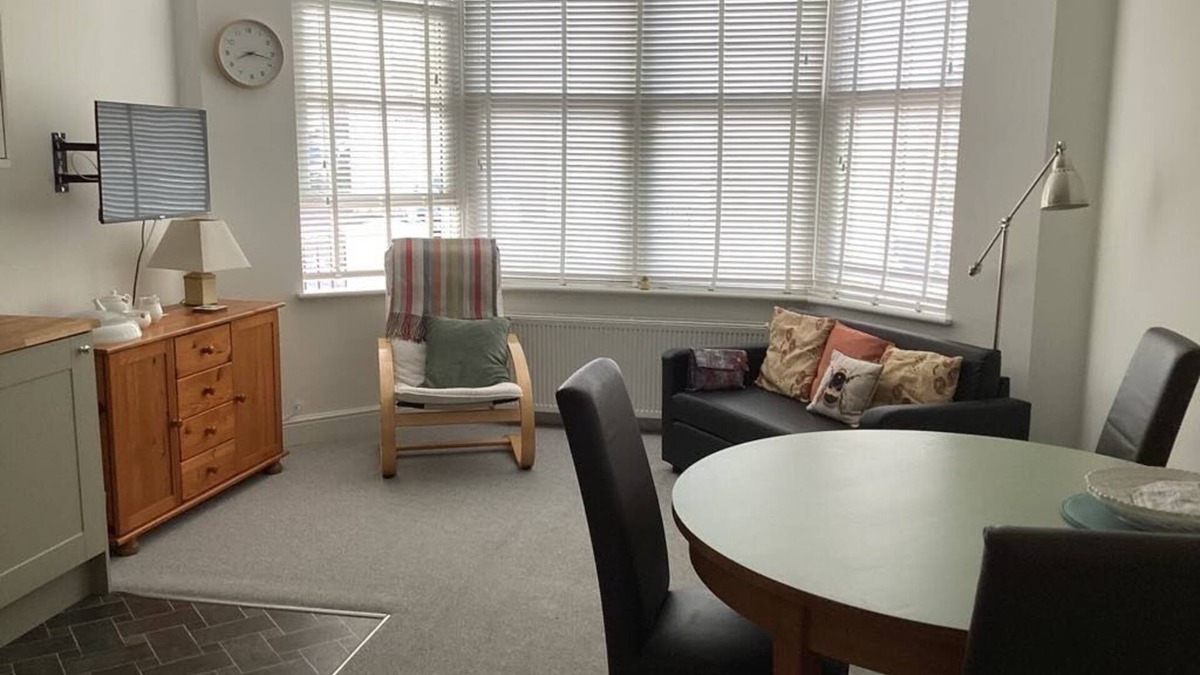 Bexhill-on-Sea Apartment | Bexhill Town Centre Flat - Less than 5 mins to the iconic De La Warr Pavillion.