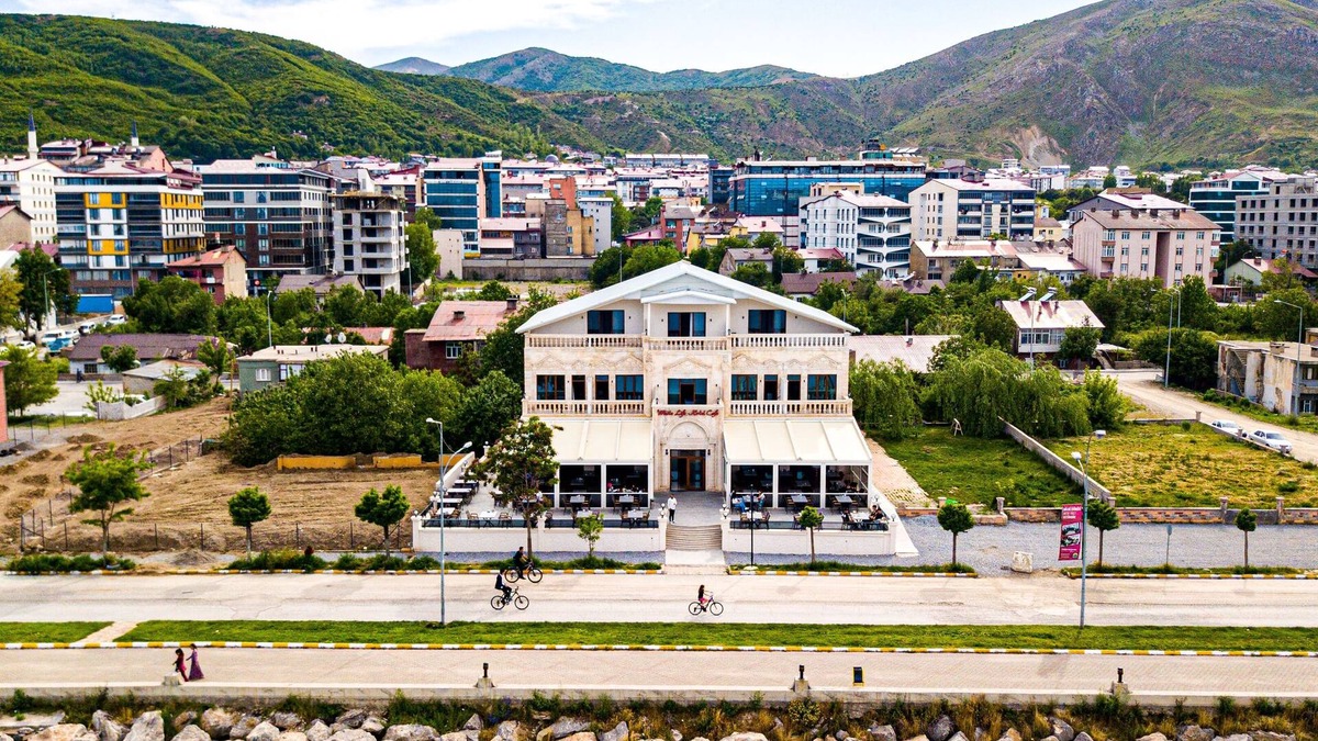 Tatvan Hotel | Beyaz Köşk Hotel & Cafe