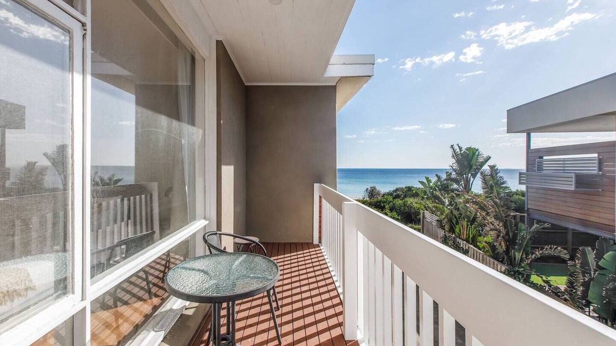 Aspendale House | Beyond the Blue Beachfront Beauty on Your Doorstep