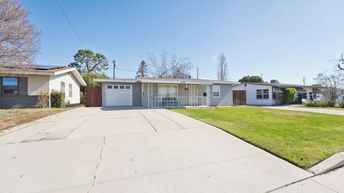 North Country Meadows House | BFL Airport Casita, 2 bed 1 bath Great backyard! Wifi & A/C!