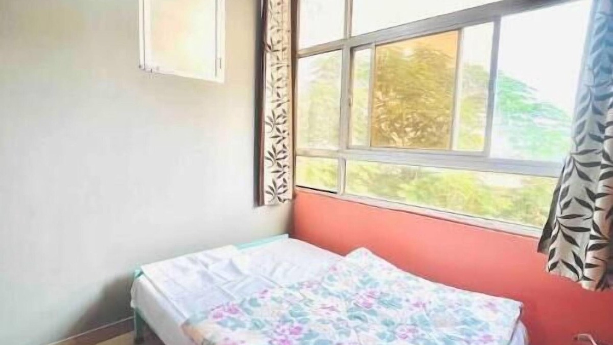 Amer Apartment | BhooraHouse Room with BIG Window