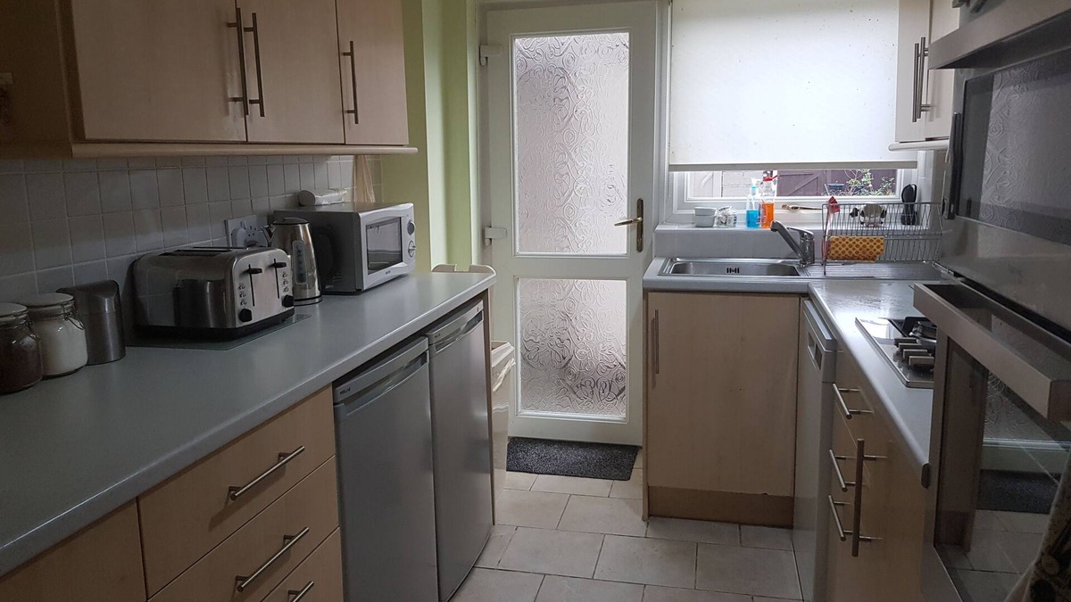 Stonnall House | BHX/NEC/JLR/BIRMINGHAM 4 Bedroom 8 Persons House Off Road Parking for 3-4 Cars