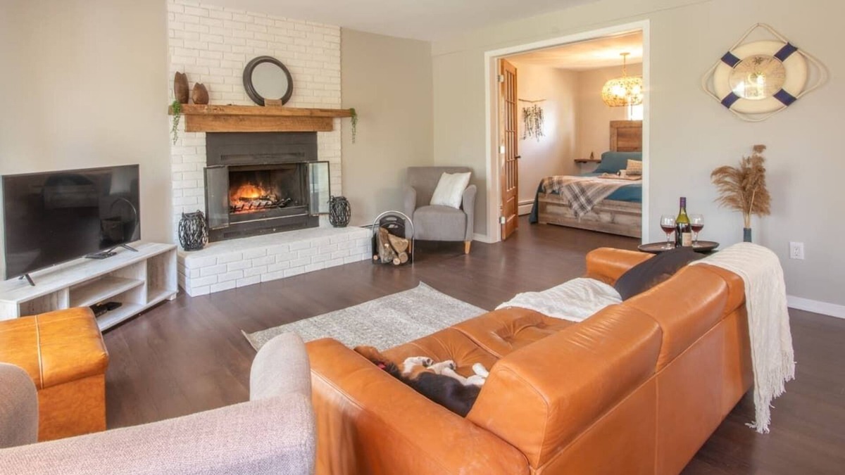 Asbestos Ski Chalet | BIA Chalet Foyer & Spa