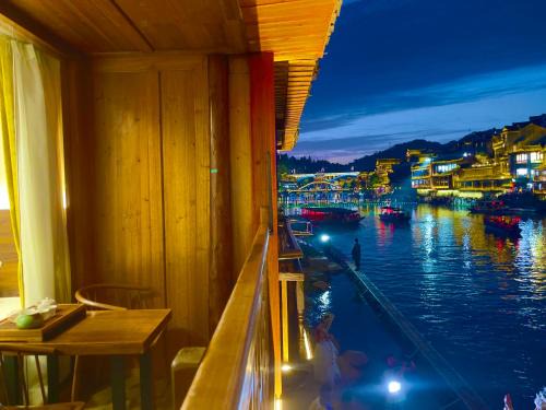 Fenghuang House | Bian Cheng Xing Zi Inn