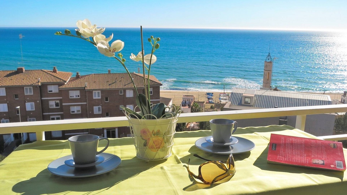 Montgat Apartment | BIANCA & SEAVIEW BEACH apartment with sea view, balcony, Wi-Fi, sand beach.