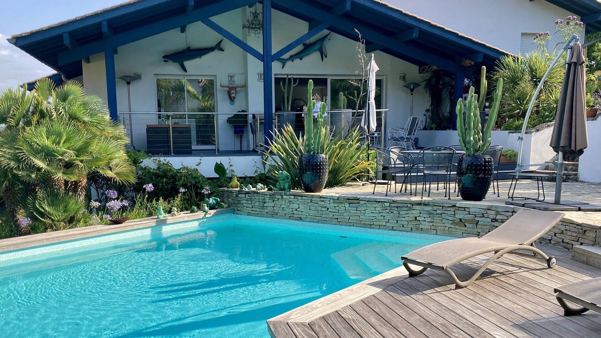 Bassussarry House | BIARRITZ in summer, villa golf de BASSUSSARRY heated swimming pool