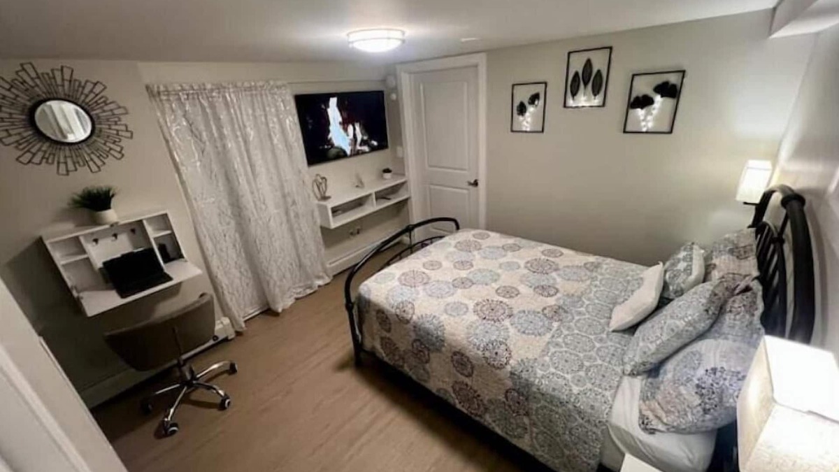 North Riverdale Apartment | Bibi’s Place Private Entrance, Room w/Full Bath