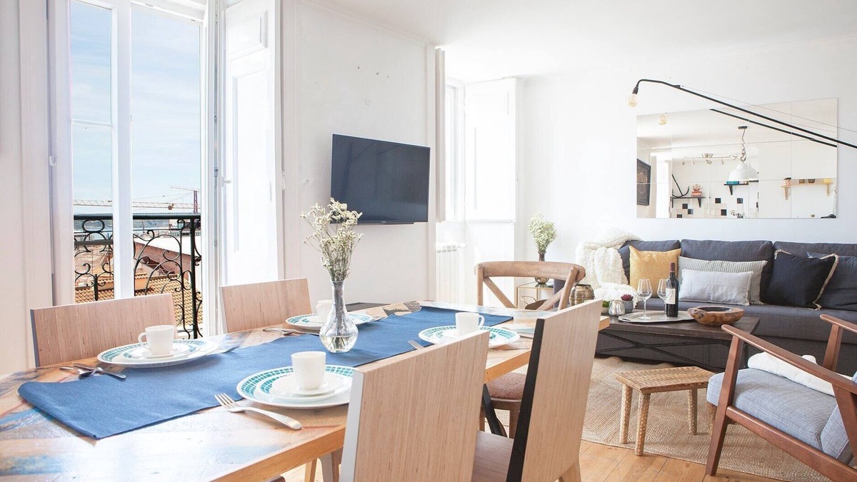 Santos Apartment | Bica 1 - Cordoeiros - Wonderful two bedroom apartment, fully renovated and decorated with lots of co