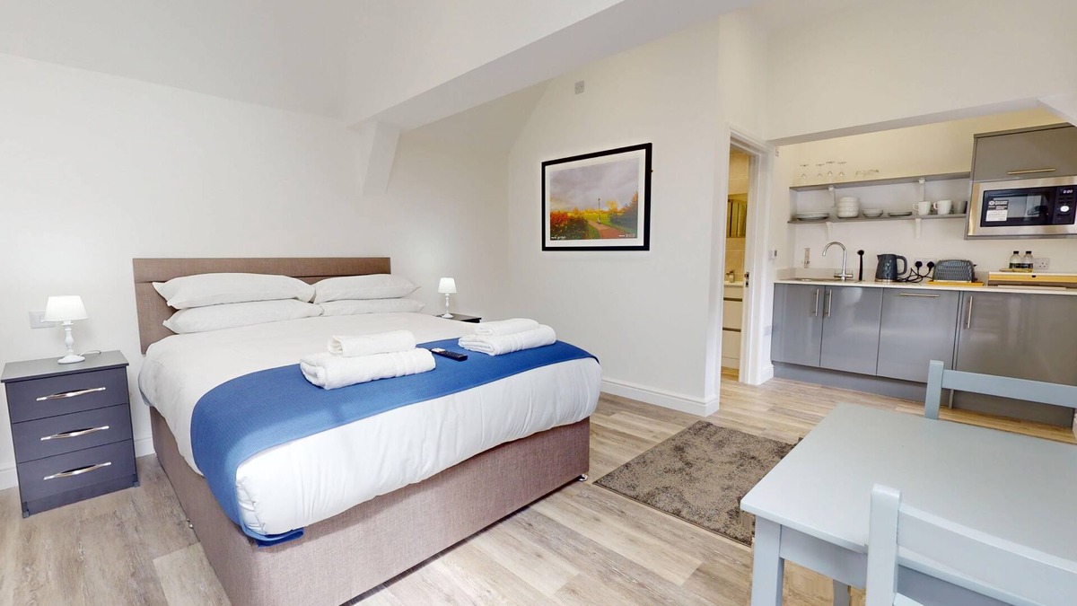 Bicester Apartment | Bicester Court Lodge The Garth Room | Bicester Holiday Let | 1 Bed & Sleeps 2