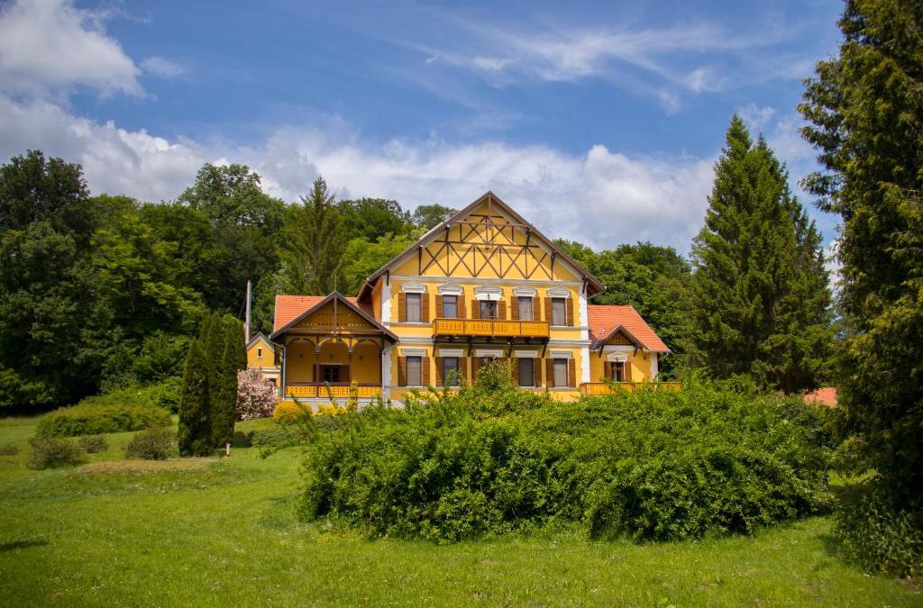 Almamellek Bed & Breakfast | Biedermann Vadászkastély Sasrét