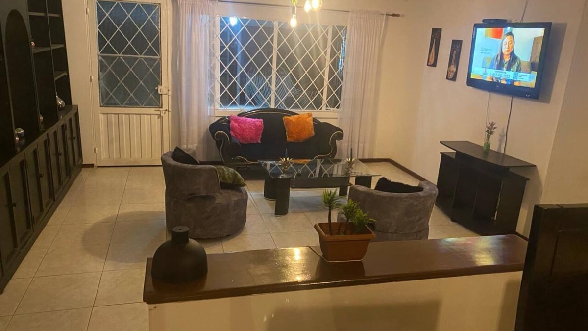 Fontibon Apartment | ¡bienvenido a Nuestra Acogedora Casa Dorada!