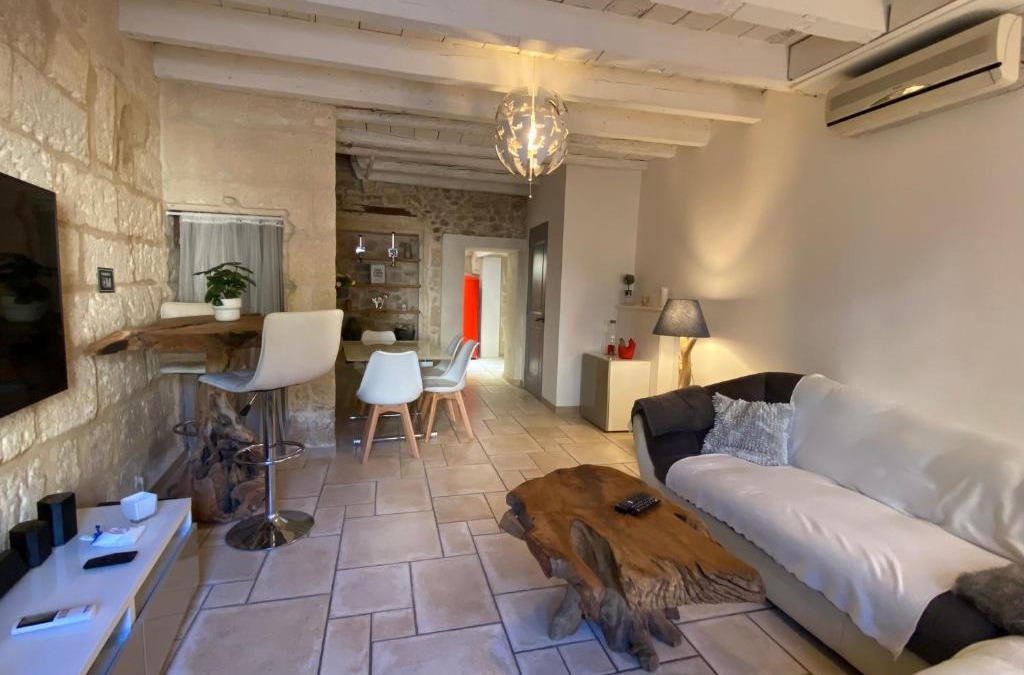 Fourques House | Bienvenue au 6 - Calme et charme de la pierre.