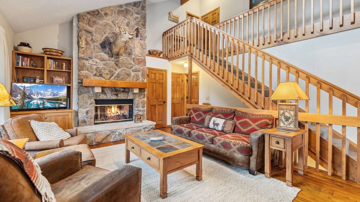 Aspen Brook Cabin | Bierhaus Cabin - Walk to RMNP, River Access! A/C.