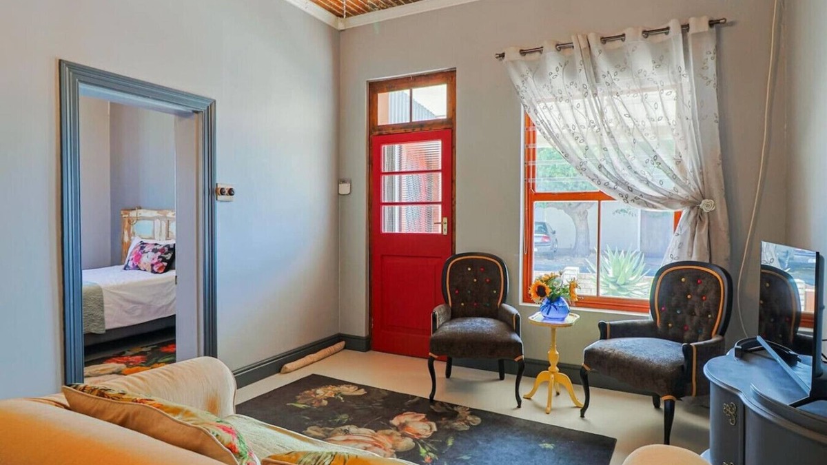 Kleinmond Cottage | Bietjie Sjiek |Charming Coastal Escape | Kleinmond