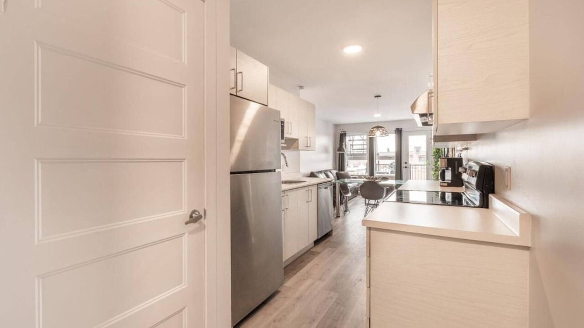 Longue-Pointe Apartment | Big 2 bedroom apartment on 2 floors