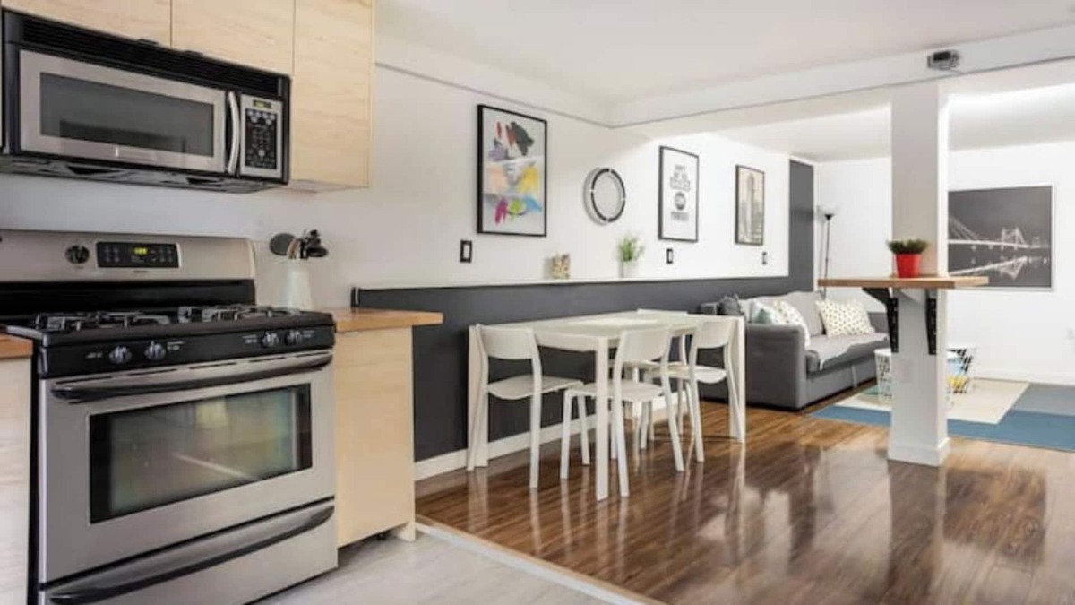District of North Vancouver House | Big 2-Bedroom Suite in Nature - Pets Allowed