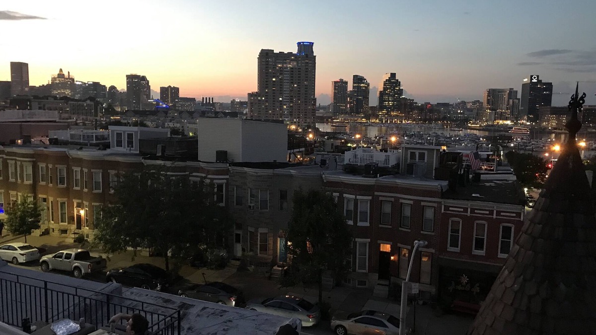 Riverside House | Big 3 story house near stadiums, aquarium, museums, 5 bedrooms, parking
